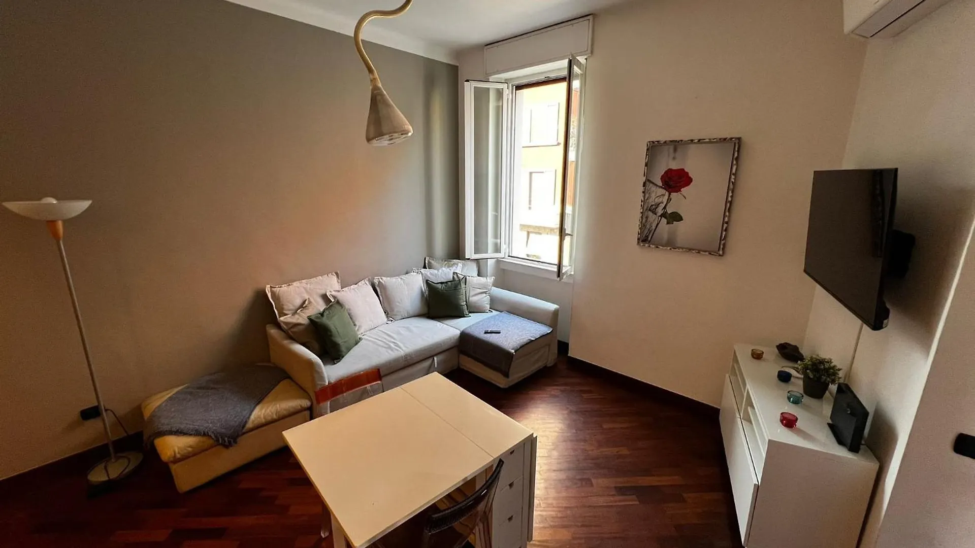 Guzzo B - Elegant Flat With Balcony At Bolivar M4 Metro Milan Italy